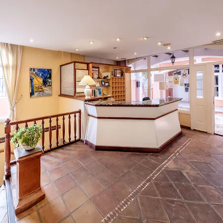 Aparthotel Lloyds Club 3*