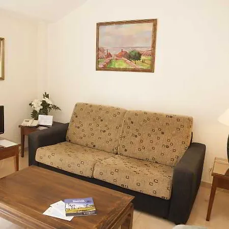 Lloyds Club Lägenhetshotell 3*
