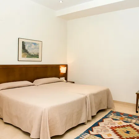 Apartmanhotel Lloyds Club 3*