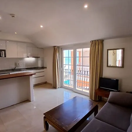 Lloyds Club Apartmanhotel