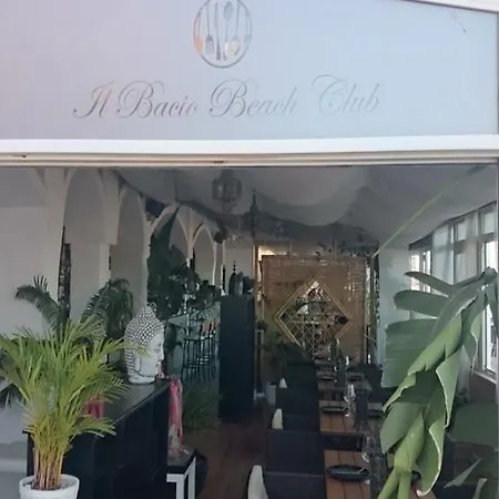 Lloyds Club 3*